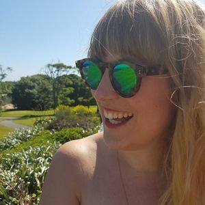 Meet your Posher, Lucy